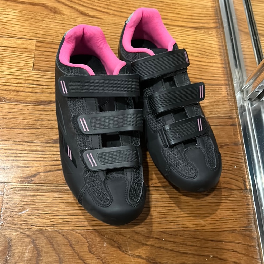 Women’s tommaso cycling shoes. Used for pelaton
